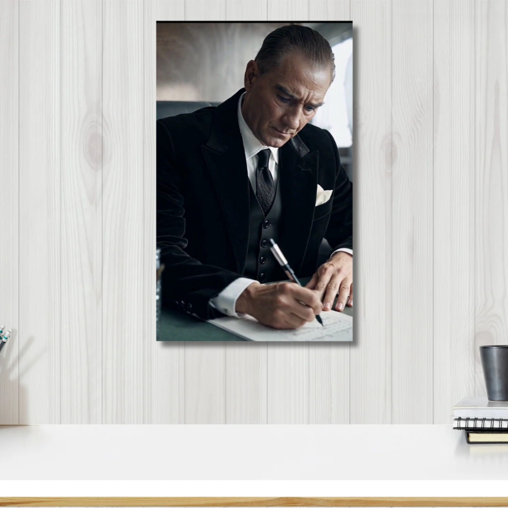 Kanvas Tablo Dijital Bask Yazı Yazarken Atatürk Tablo Salon Duvar Tablosu